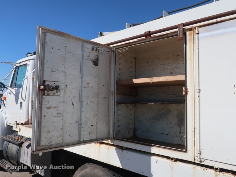 image for item GD9812 1999 International 8100 scale truck