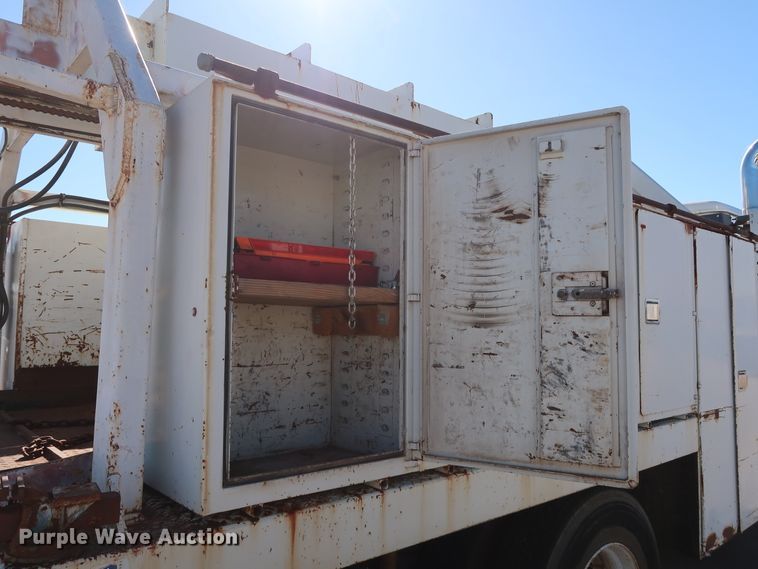 image for item GD9812 1999 International 8100 scale truck