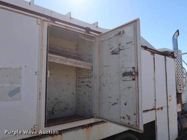 image for item GD9812 1999 International 8100 scale truck