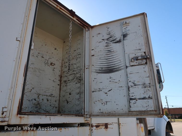 image for item GD9812 1999 International 8100 scale truck