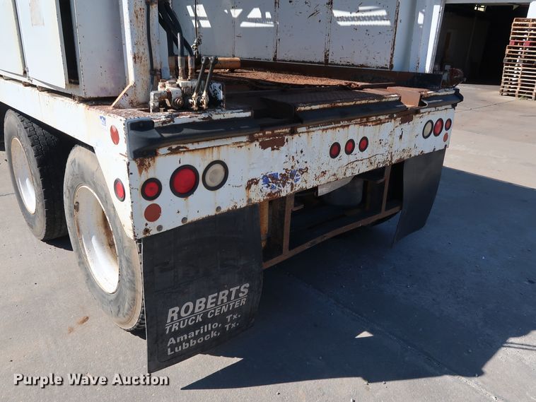 image for item GD9812 1999 International 8100 scale truck