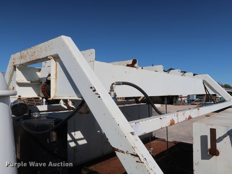 image for item GD9812 1999 International 8100 scale truck