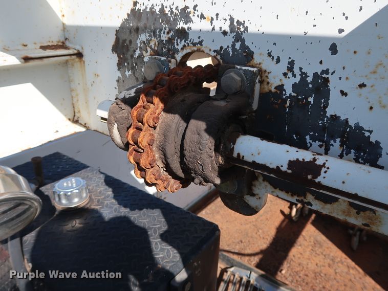 image for item GD9812 1999 International 8100 scale truck