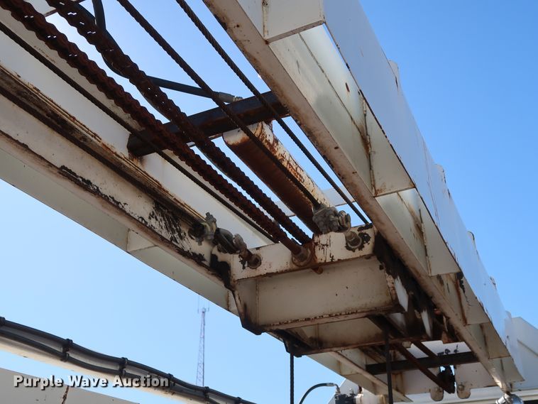 image for item GD9812 1999 International 8100 scale truck