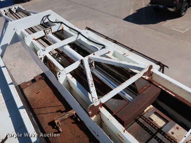 image for item GD9812 1999 International 8100 scale truck