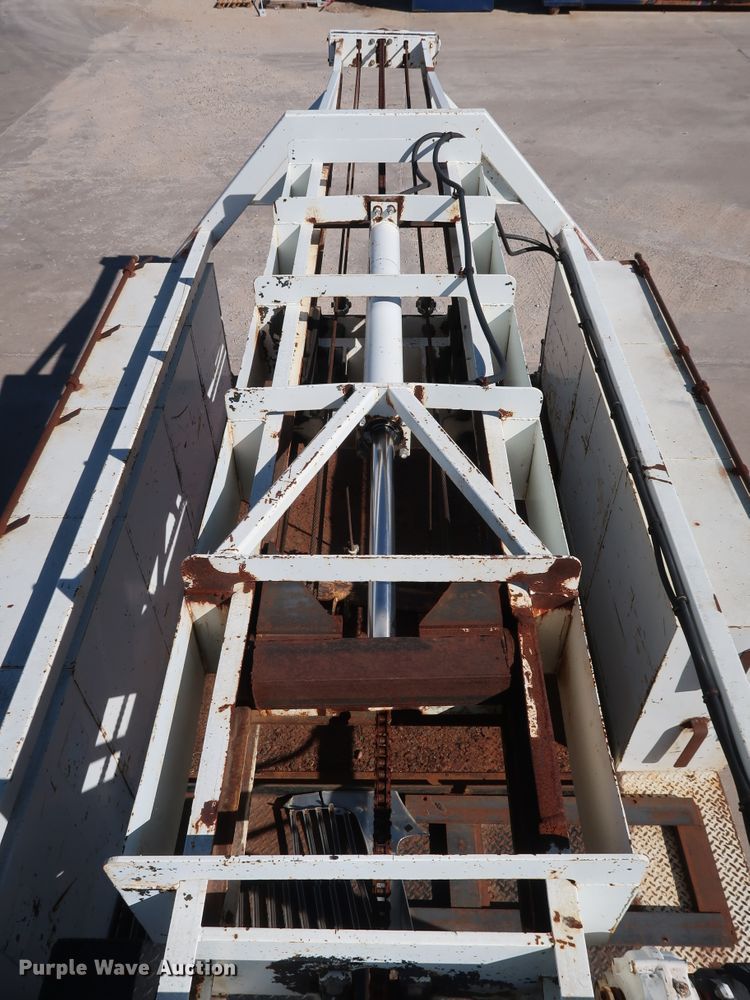 image for item GD9812 1999 International 8100 scale truck