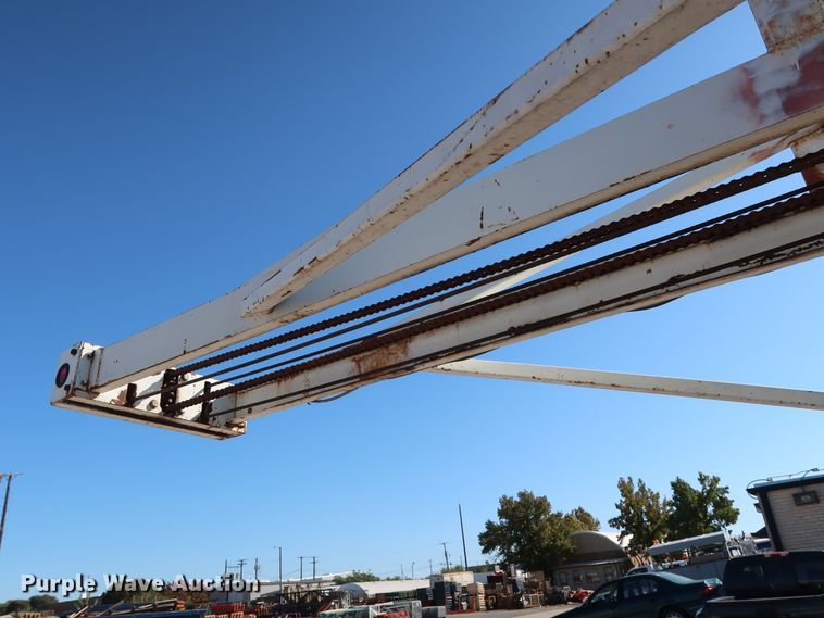 image for item GD9812 1999 International 8100 scale truck