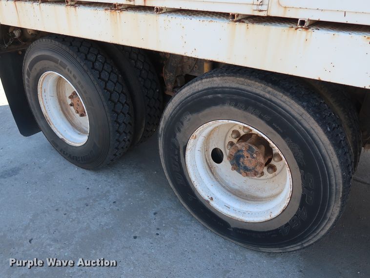 image for item GD9812 1999 International 8100 scale truck