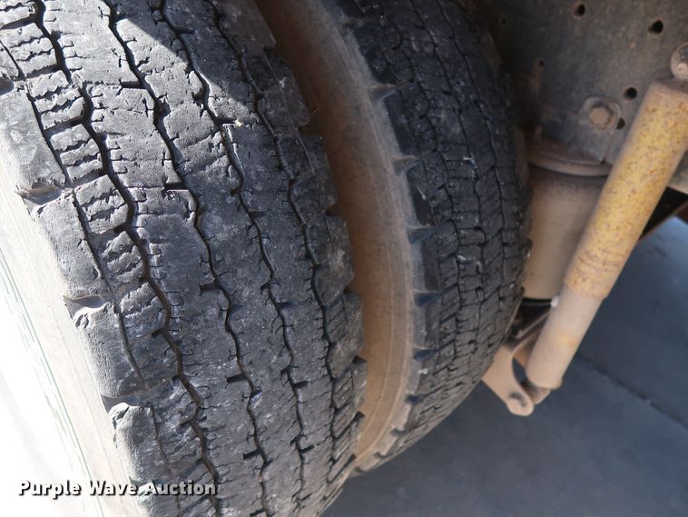 image for item GD9812 1999 International 8100 scale truck