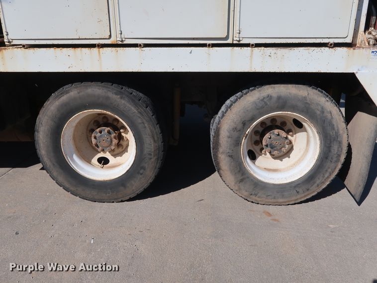 image for item GD9812 1999 International 8100 scale truck