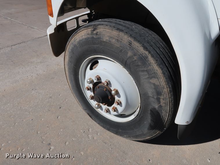 image for item GD9812 1999 International 8100 scale truck