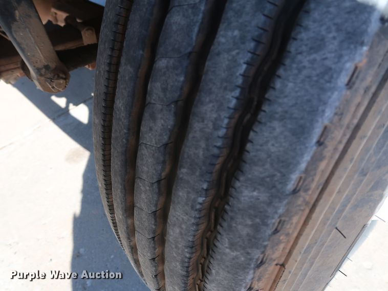 image for item GD9812 1999 International 8100 scale truck