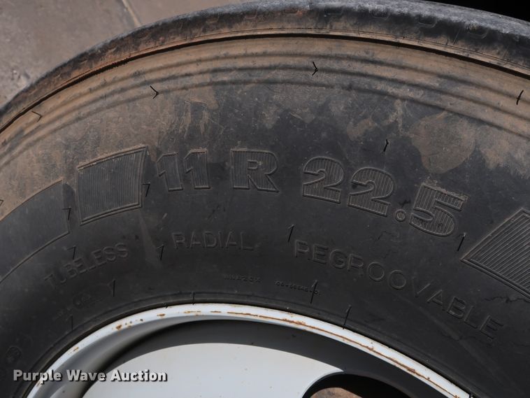 image for item GD9812 1999 International 8100 scale truck