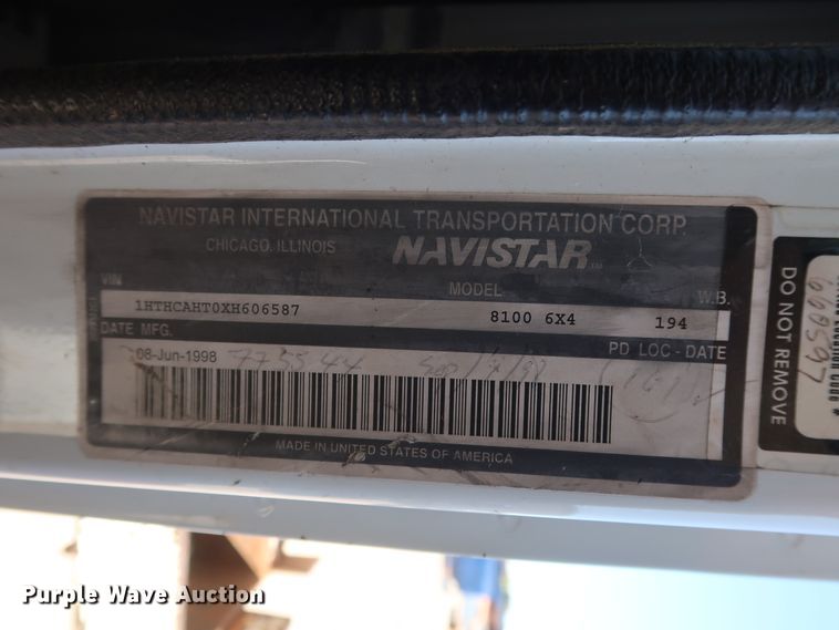 image for item GD9812 1999 International 8100 scale truck