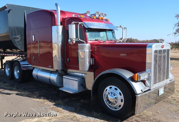 image for item GD9867 2007 Peterbilt 379 semi truck
