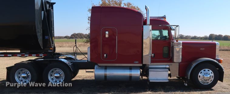 image for item GD9867 2007 Peterbilt 379 semi truck