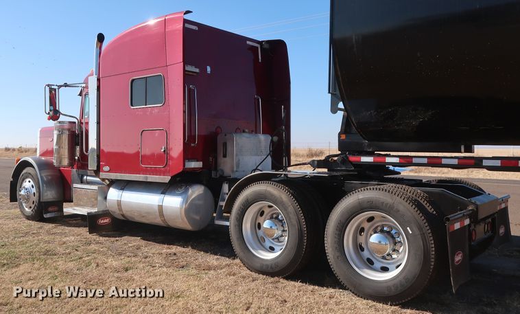 image for item GD9867 2007 Peterbilt 379 semi truck