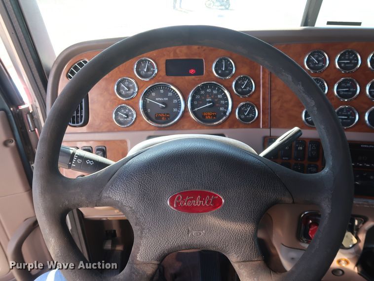 image for item GD9867 2007 Peterbilt 379 semi truck
