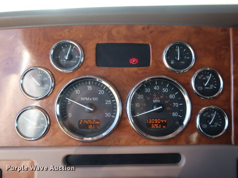 image for item GD9867 2007 Peterbilt 379 semi truck