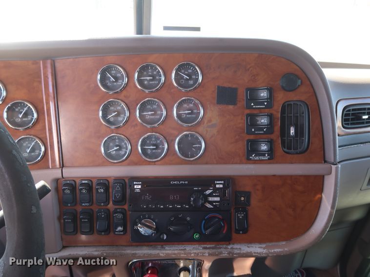 image for item GD9867 2007 Peterbilt 379 semi truck