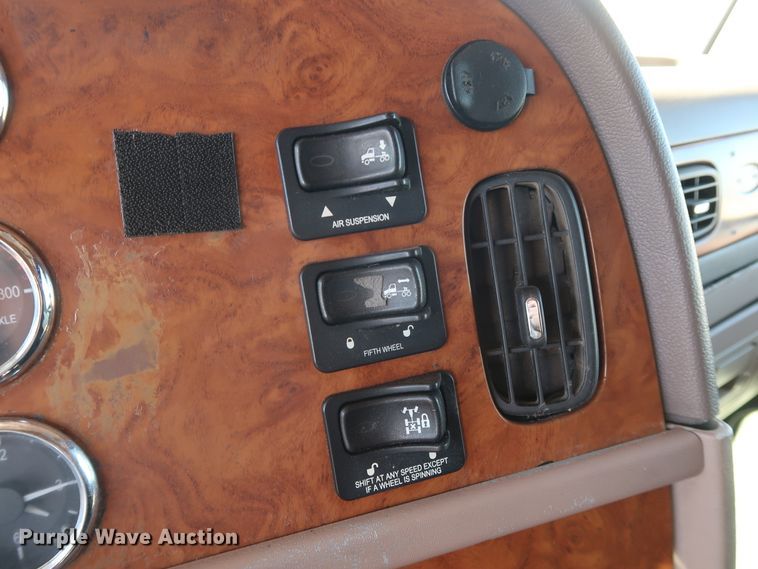 image for item GD9867 2007 Peterbilt 379 semi truck