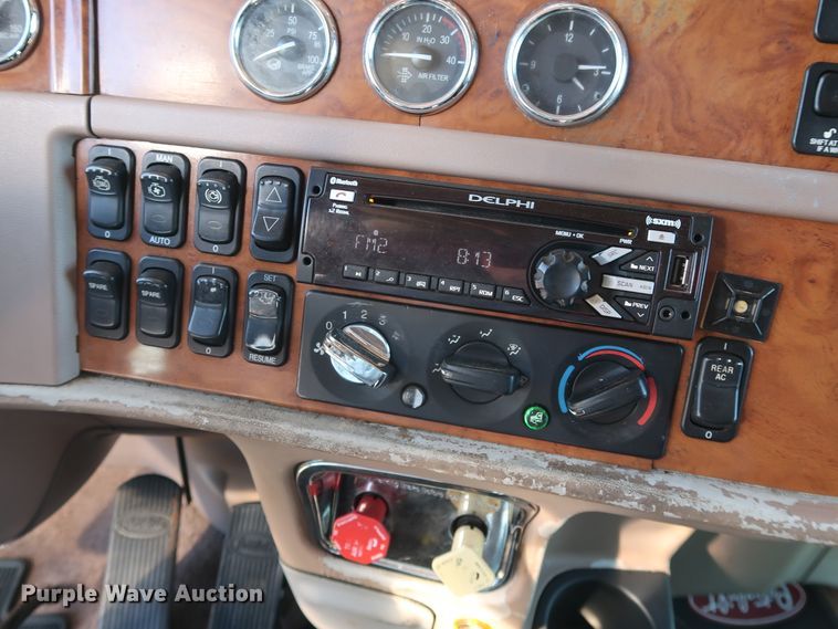 image for item GD9867 2007 Peterbilt 379 semi truck