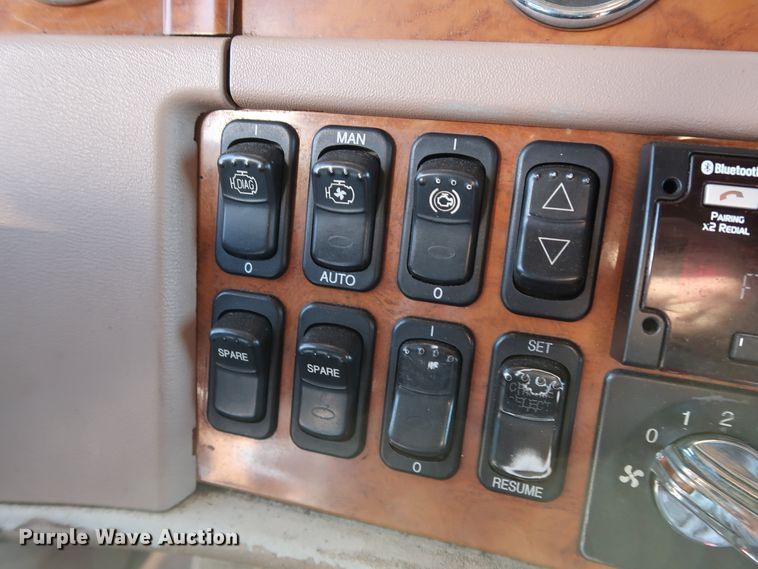 image for item GD9867 2007 Peterbilt 379 semi truck