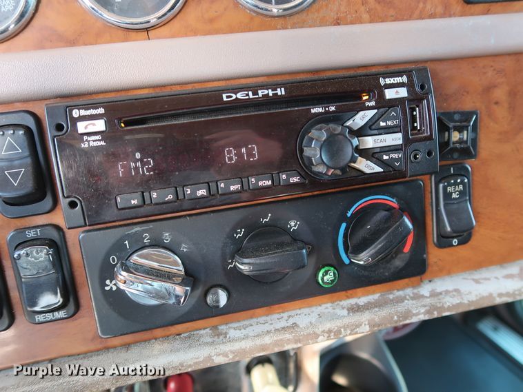 image for item GD9867 2007 Peterbilt 379 semi truck