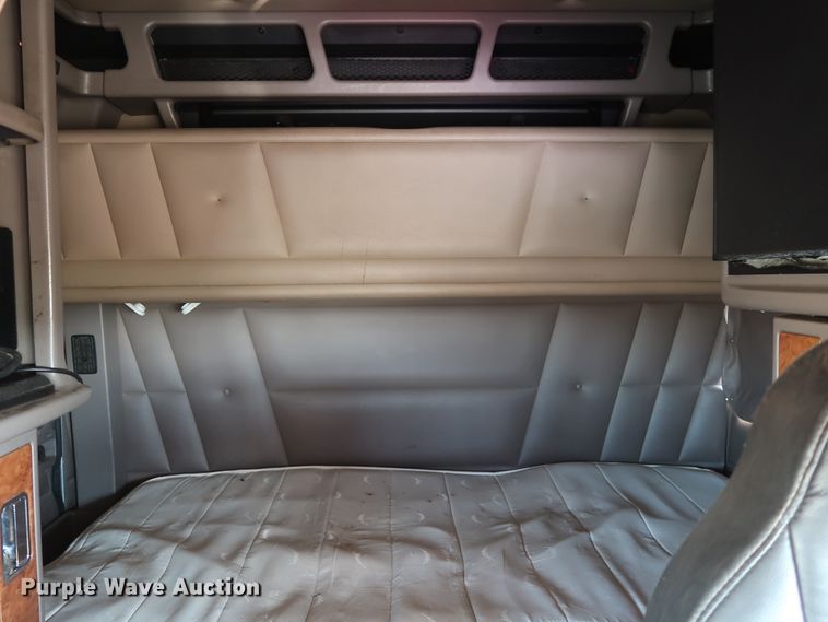 image for item GD9867 2007 Peterbilt 379 semi truck