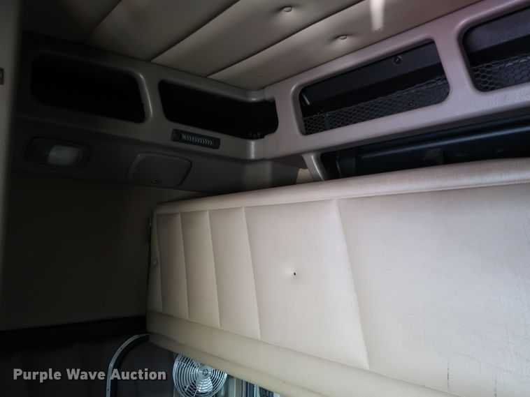 image for item GD9867 2007 Peterbilt 379 semi truck