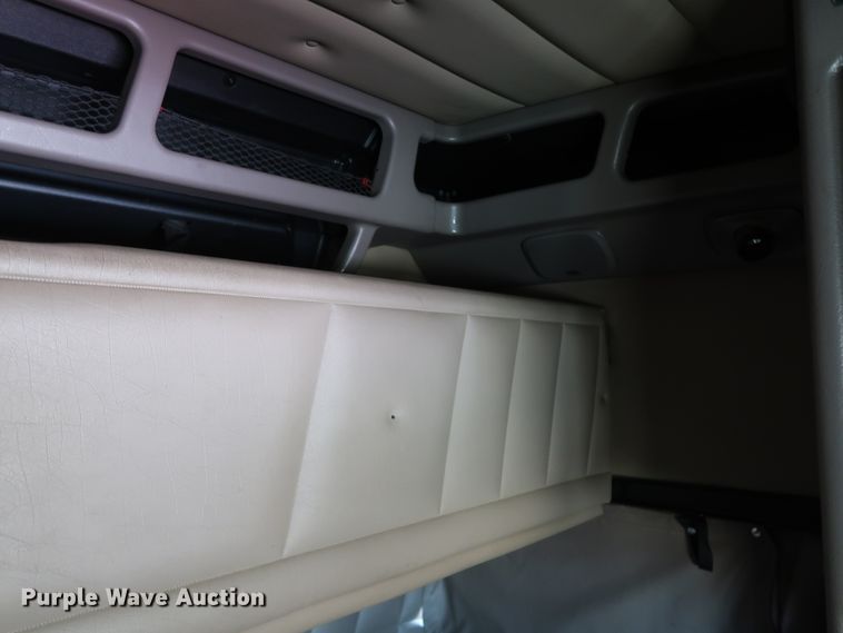 image for item GD9867 2007 Peterbilt 379 semi truck