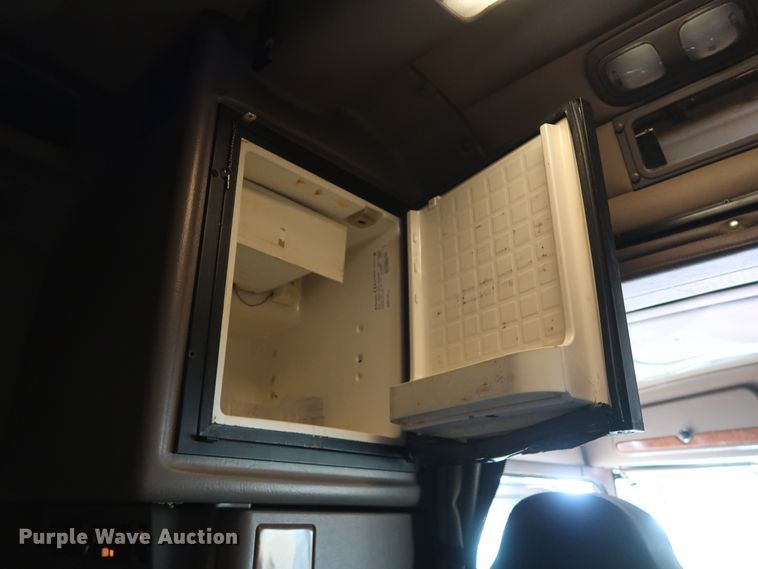 image for item GD9867 2007 Peterbilt 379 semi truck