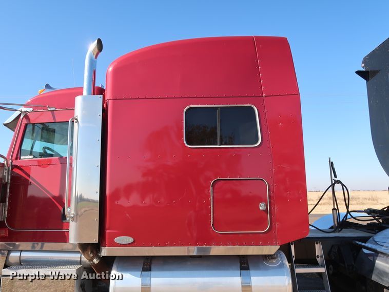 image for item GD9867 2007 Peterbilt 379 semi truck