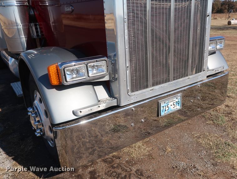 image for item GD9867 2007 Peterbilt 379 semi truck