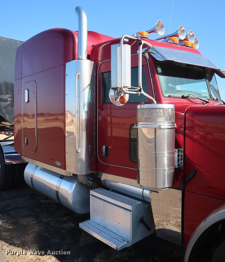 image for item GD9867 2007 Peterbilt 379 semi truck