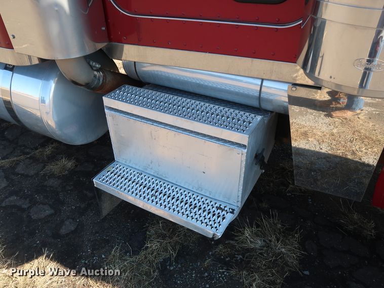 image for item GD9867 2007 Peterbilt 379 semi truck