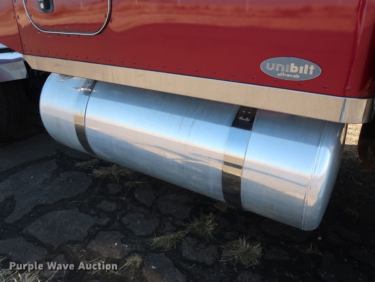 image for item GD9867 2007 Peterbilt 379 semi truck