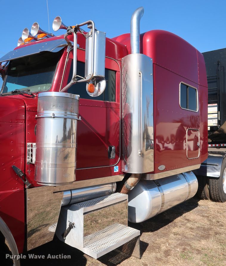 image for item GD9867 2007 Peterbilt 379 semi truck