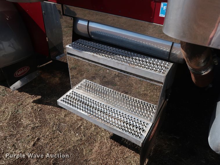 image for item GD9867 2007 Peterbilt 379 semi truck