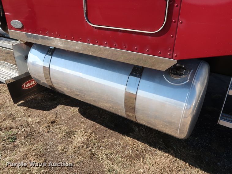 image for item GD9867 2007 Peterbilt 379 semi truck