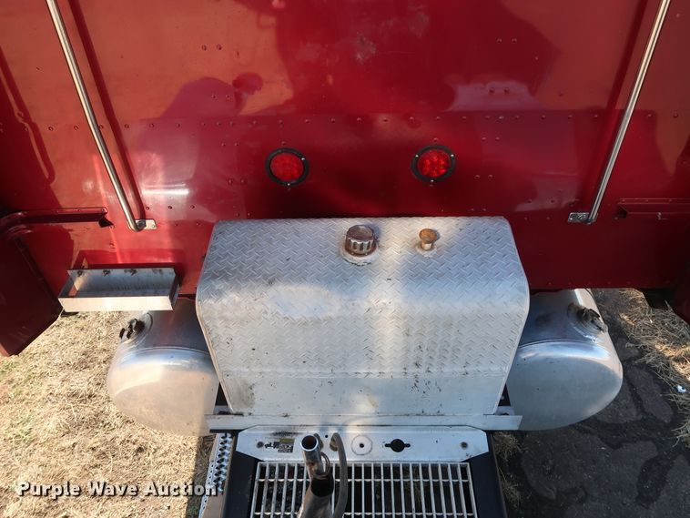 image for item GD9867 2007 Peterbilt 379 semi truck