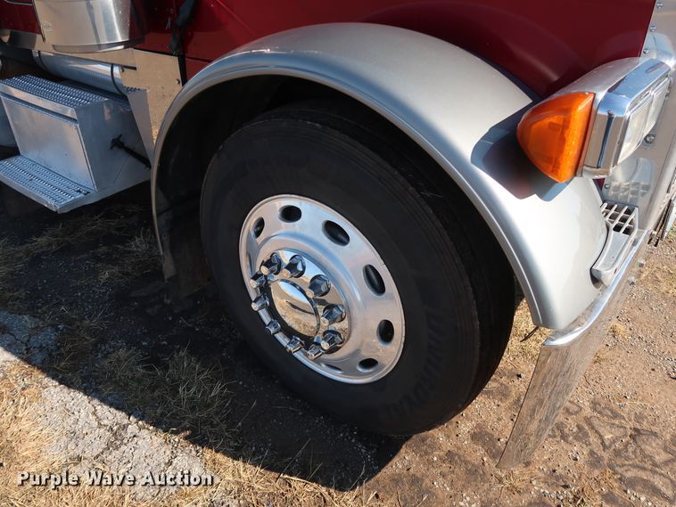 image for item GD9867 2007 Peterbilt 379 semi truck