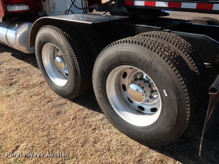 image for item GD9867 2007 Peterbilt 379 semi truck