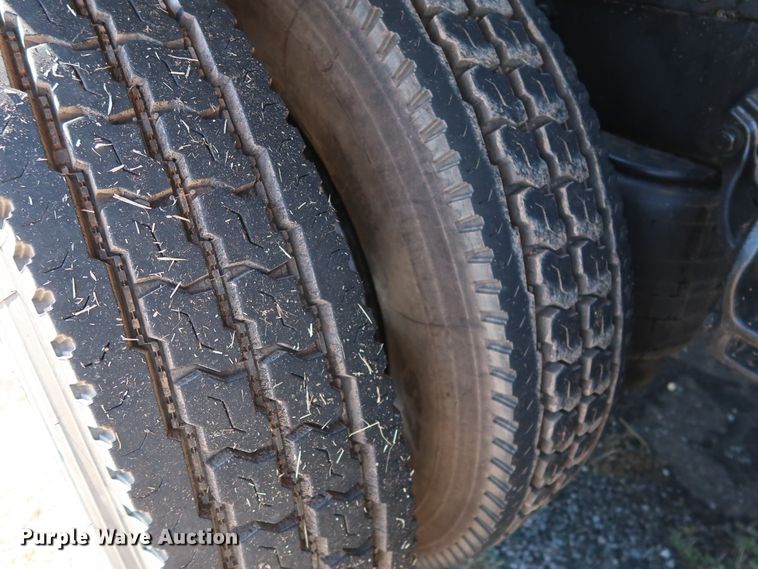 image for item GD9867 2007 Peterbilt 379 semi truck