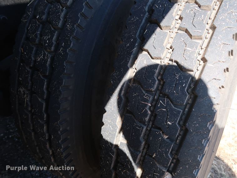 image for item GD9867 2007 Peterbilt 379 semi truck