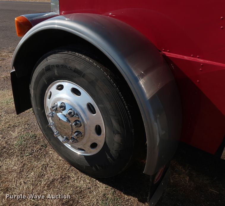 image for item GD9867 2007 Peterbilt 379 semi truck