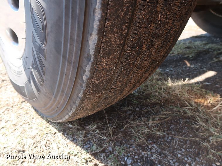 image for item GD9867 2007 Peterbilt 379 semi truck