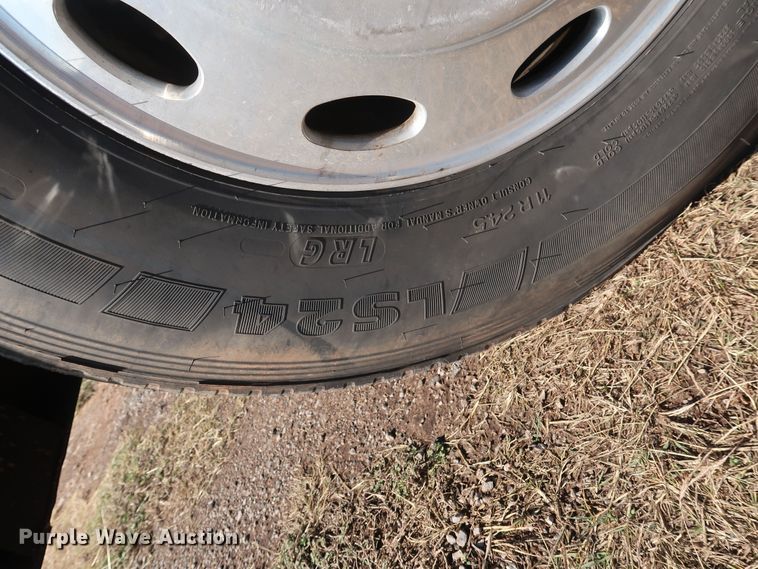 image for item GD9867 2007 Peterbilt 379 semi truck