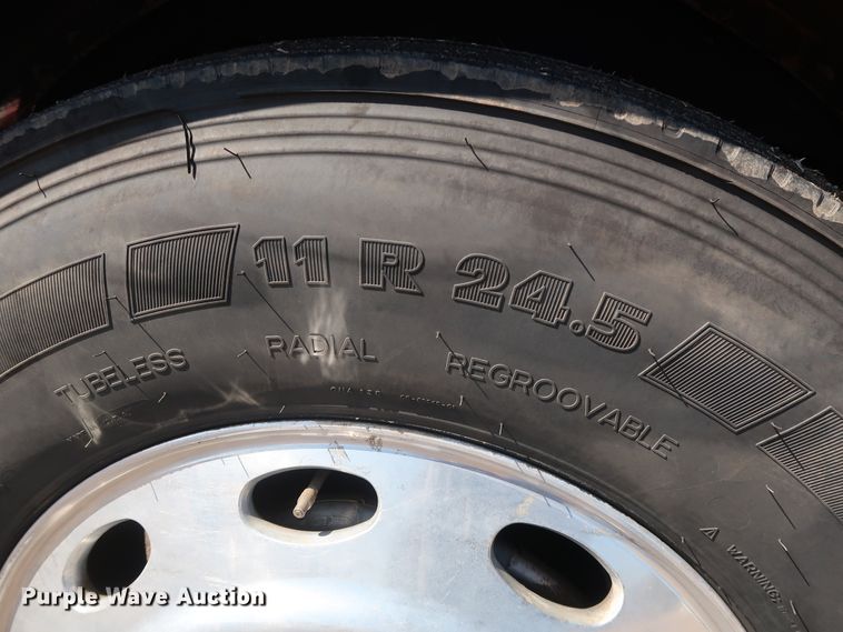 image for item GD9867 2007 Peterbilt 379 semi truck