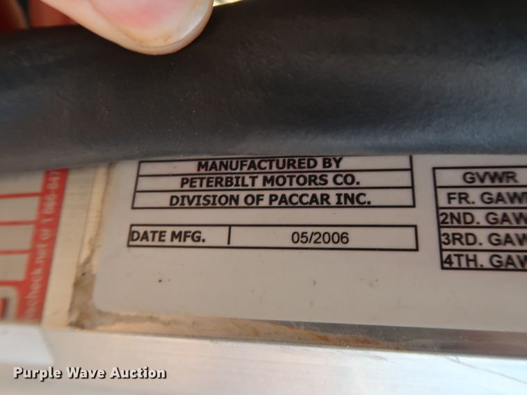 image for item GD9867 2007 Peterbilt 379 semi truck